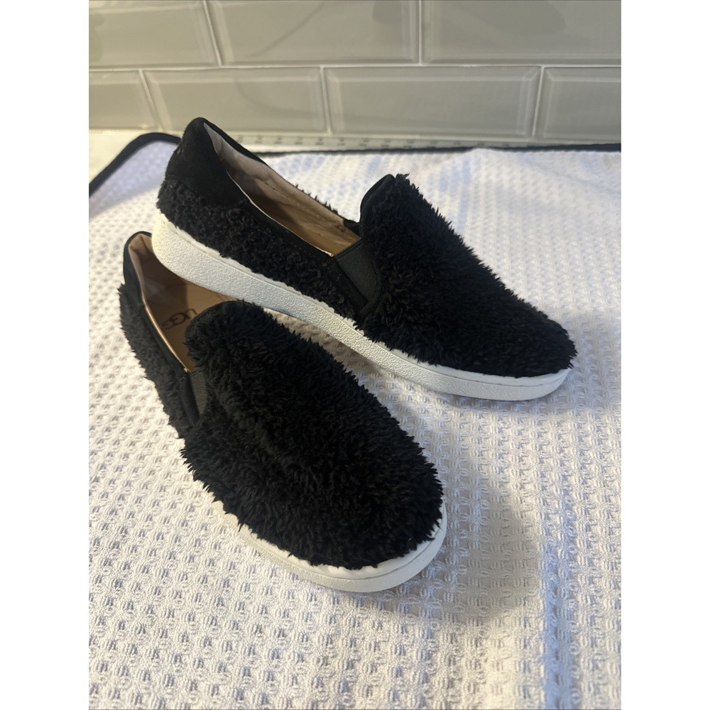UGG NWOT Ricci‎ Women's Black Shearling Slip-On Shoes /Sneakers, trainers Sz 7.5